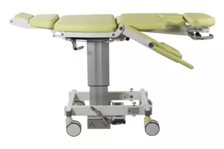 Medische stoel op witte achtergrond