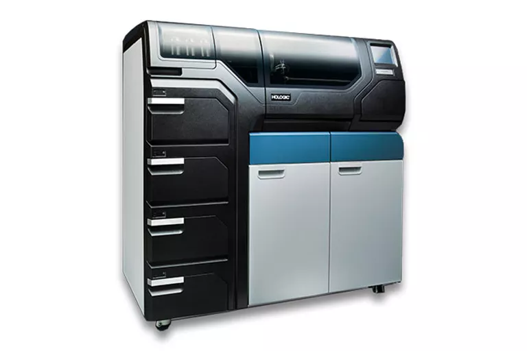 ThinPrep® 5000 processor autoloader op witte achtergrond