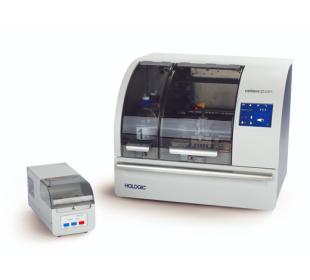 Cellient® automatisch celbloksysteem van Hologic op witte achtergrond