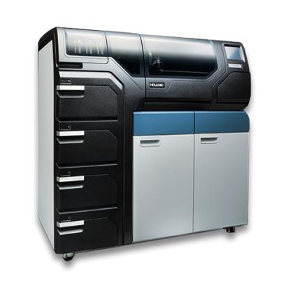 Hologic ThinPrep® 5000 processor autoloader op een witte achtergrond